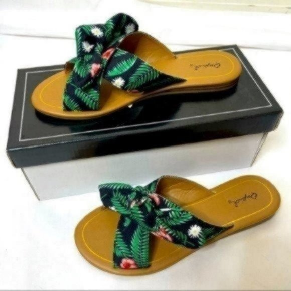 Qupid Shoes - Qupid-06X Black /Green Tropical Print Sandals